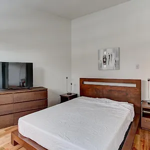 Modern In Ndg Appartement